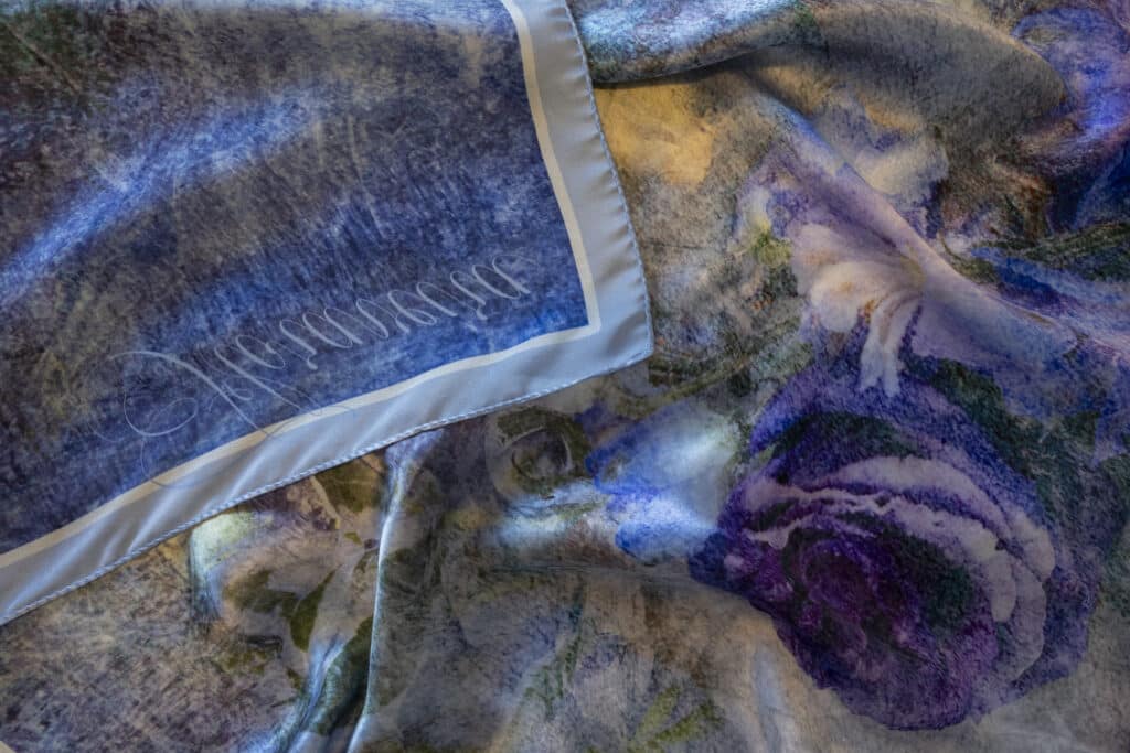 Floraveira - Lilies and Lisianthus Shawl